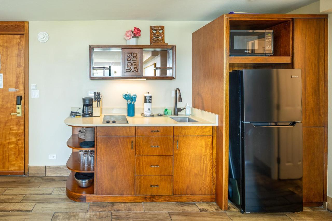 Gorgeous One Bedroom Bamboo Blocks From The Beach Honolulu Kültér fotó