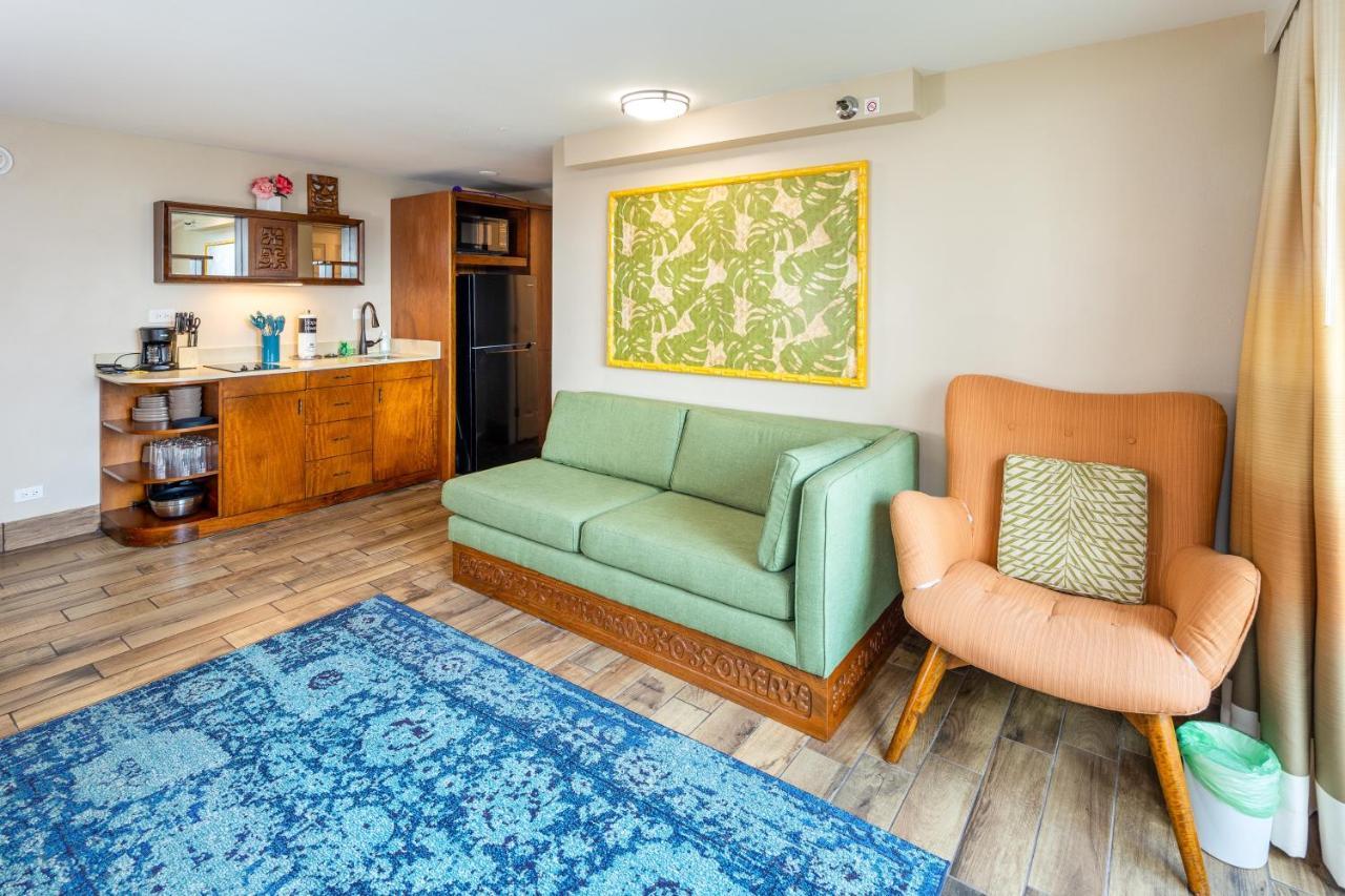 Gorgeous One Bedroom Bamboo Blocks From The Beach Honolulu Kültér fotó