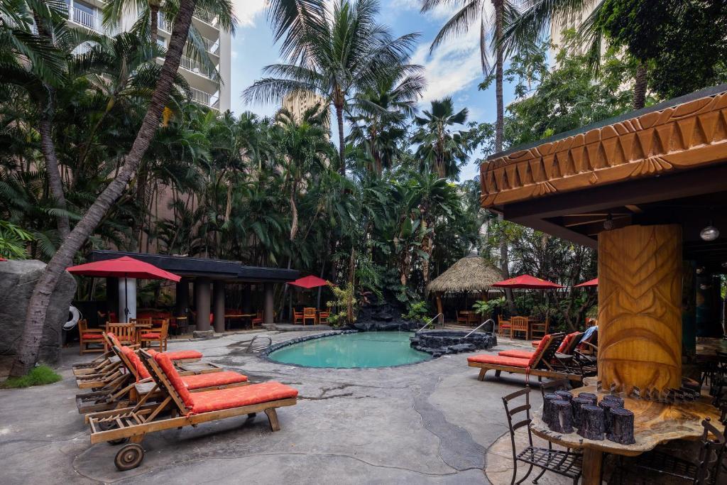Gorgeous One Bedroom Bamboo Blocks From The Beach Honolulu Kültér fotó