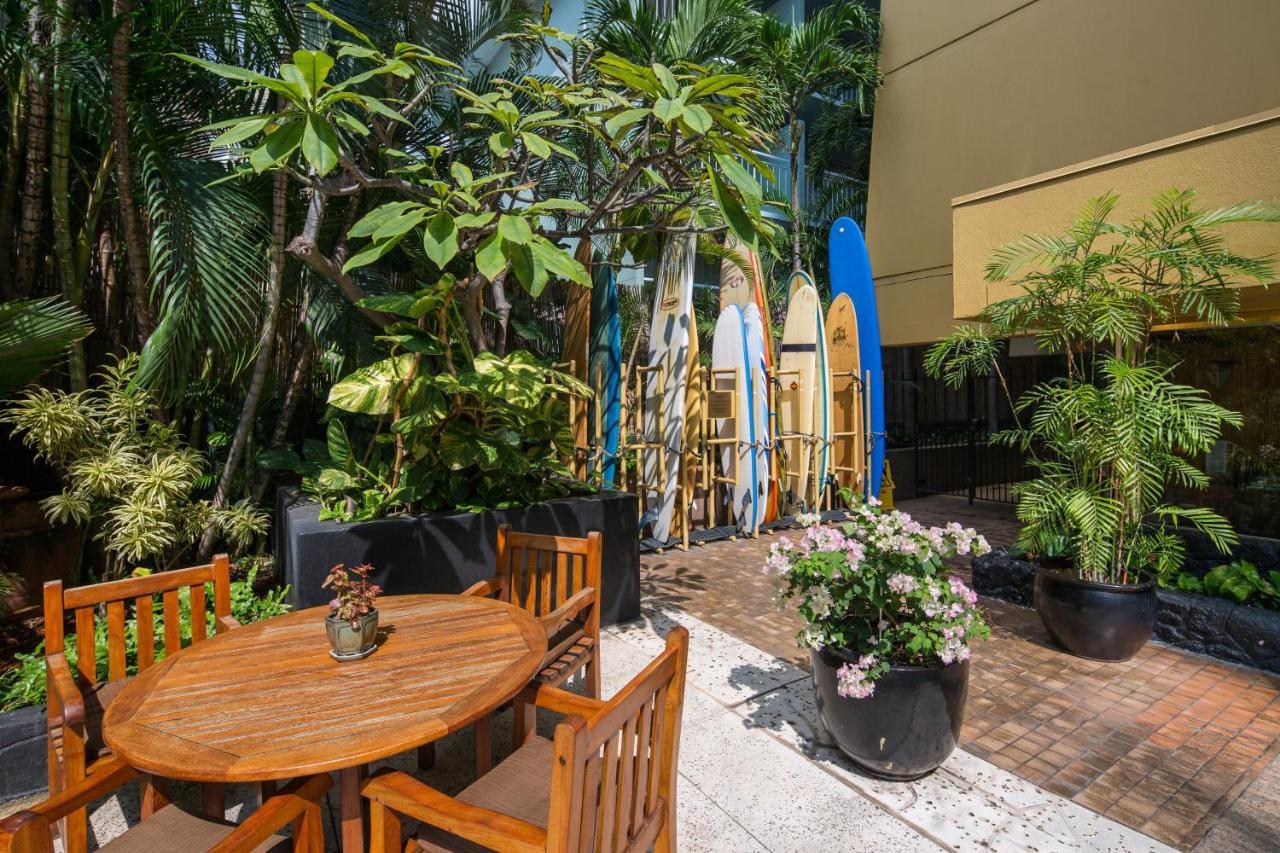 Gorgeous One Bedroom Bamboo Blocks From The Beach Honolulu Kültér fotó
